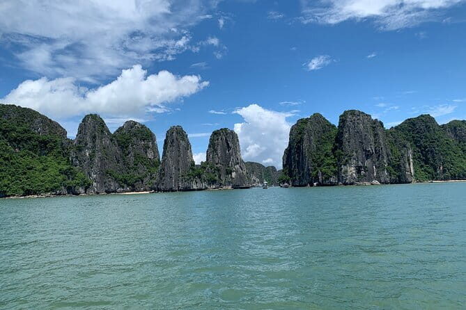 Mon Cheri Cruises 2 Days 1 Night - Day 2 Cat Ba: sunrise tai-chi and Trung Trang Cave