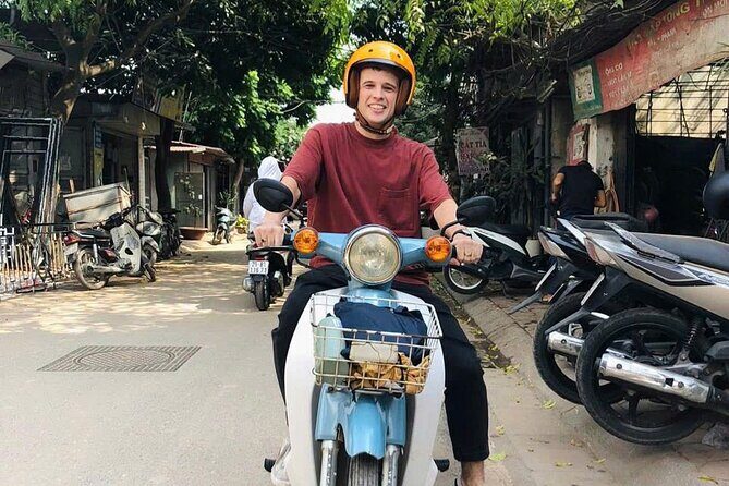 Motorbike Lesson in Hanoi - The teaching method: control first, traffic later