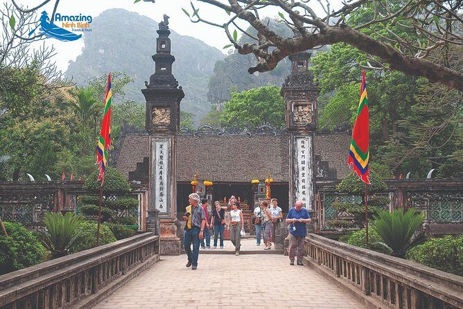 Mua Cave - Tam Coc - Bich Dong Day tour with transfer, local family & bike - Lunch and the local family stop: the break that actually feels like Vietnam