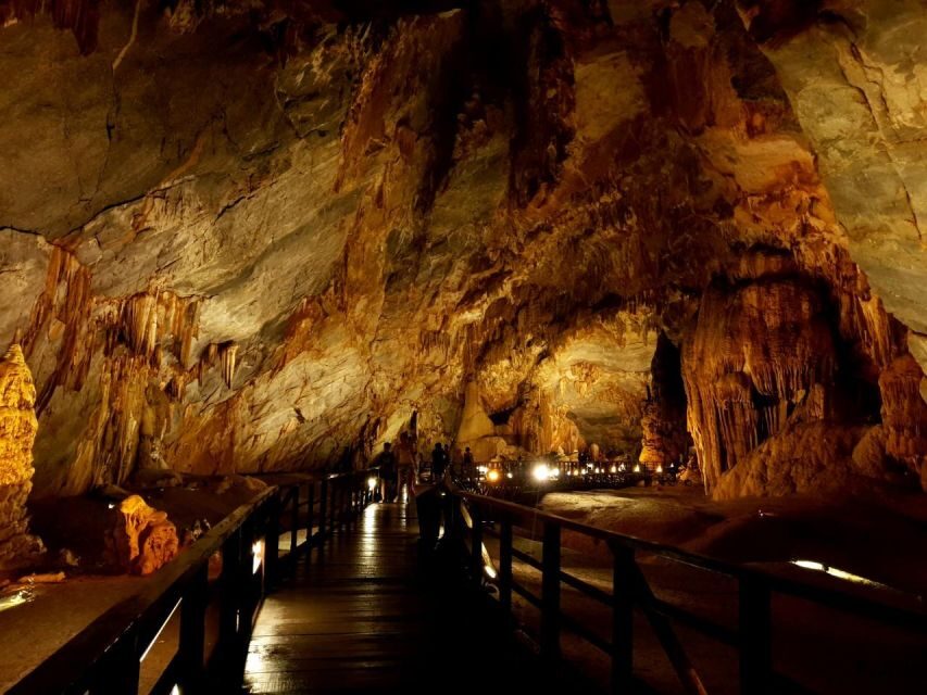 National Park - Paradise Cave & Phong Nha Cave - Phong Nha Cave: shapes you can actually see