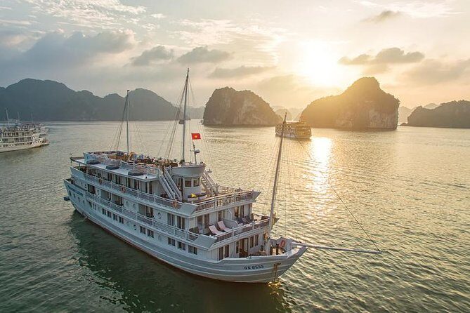 New Cruise Ha Long - CATAMARAN PREMIUM - Dark & Bright Cave: kayaking or bamboo boat through a private lagoon