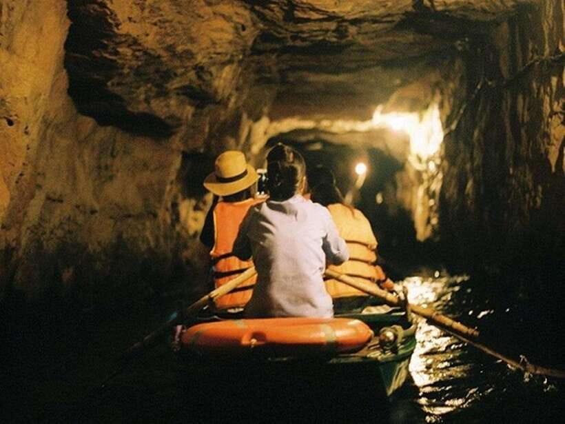 Ninh Binh 1-day tour Bai Dinh Trang An Mua Cave Small Group - Guide and group size: what “small group” buys you