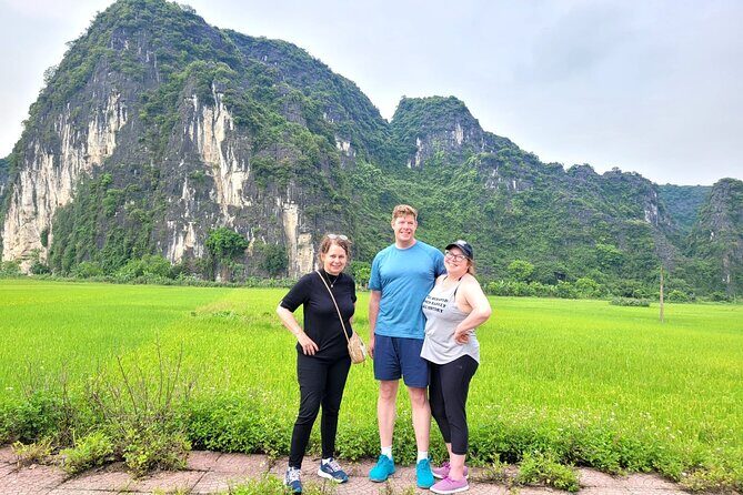 Ninh Binh 1 Day Tour(Tam Coc - Mua Cave - Bich Dong) - Cycling Through Rice Fields and Visiting a Local Family