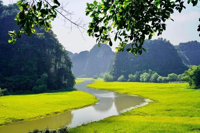 Ninh Binh 1 Day Trip With Mua Cave and Dragon Mountain Hiking - Back in Hanoi Old Quarter: a short window to reset