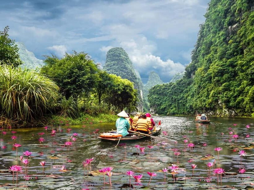 Ninh Binh Cycling Tour: Tam Coc Boat, Mua Cave & Rural Life - Thai Vi Temple: karst views and a calmer kind of stop