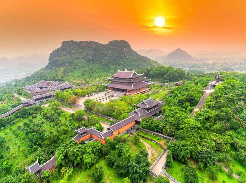 Ninh Binh Day Tour: Bai Dinh, Trang An, Mua Cave from Hanoi - Bai Dinh Pagoda: 500 Arhat Statues, Bronze Bells, and a 100-Ton Buddha