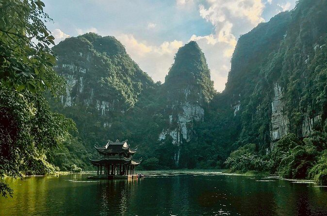 Ninh Binh Day Tour from Hanoi: Hoa Lu Trang An and Mua Caves - Group Size (Up to 20) and the “11–12 Hour” Reality Check