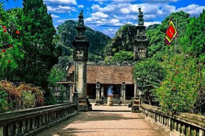 Ninh Binh Day Tour To Visit Hoa Lu -Tam Coc/ Trang An - Mua Cave - Hoa Lu Temples and a Village Bike Ride: Vietnam’s Capital in the 10th Century
