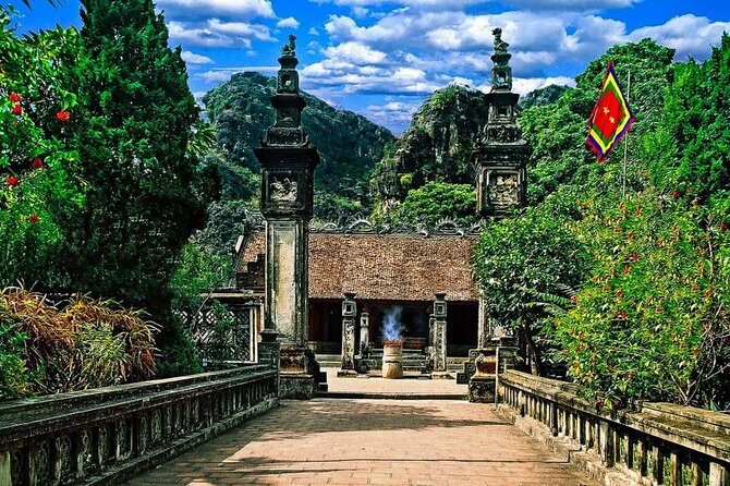 Ninh Binh Day Tour To Visit Hoa Lu -Tam Coc/ Trang An - Mua Cave - Hoa Lu Temples and a Village Bike Ride: Vietnam’s Capital in the 10th Century