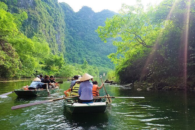Ninh Binh full day-Hoa Lu temple & biking, Tam Coc boat trip, Dragon mountain - Tam Coc Bich Dong boat trip: the main show in one smooth block