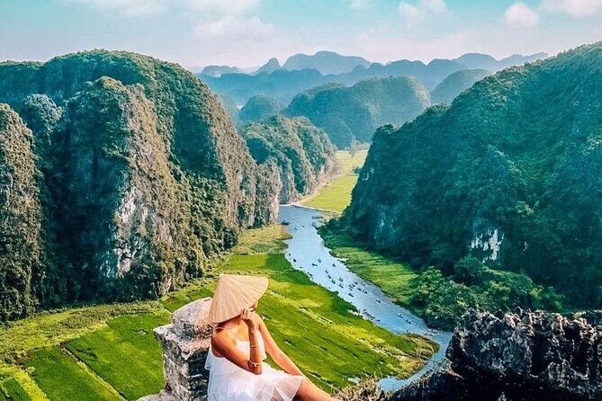 Ninh Binh full day-Hoa Lu temple & biking, Tam Coc boat trip, Dragon mountain - Mua Cave and Lying Dragon Mountain: 500 steps for big payoff