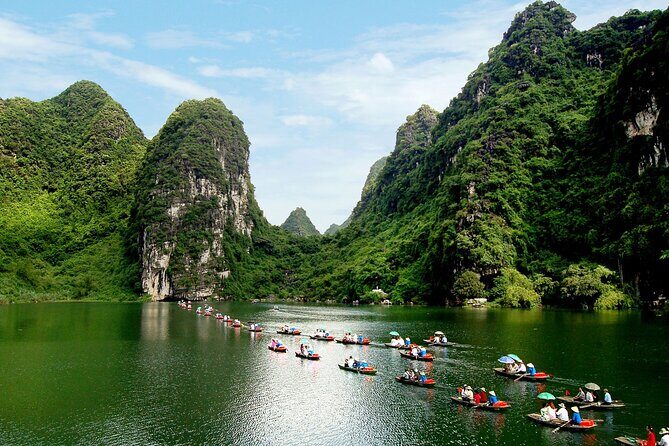 Ninh Binh full day-Hoa Lu temple & biking, Tam Coc boat trip, Dragon mountain - Cycling on quiet countryside roads: the light version, done right