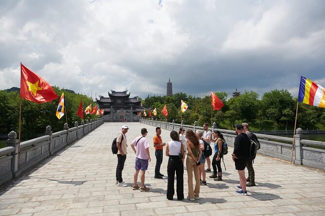 Ninh Binh Full Day Tour from Hanoi by Limousine - Guide style and staying ahead of the day