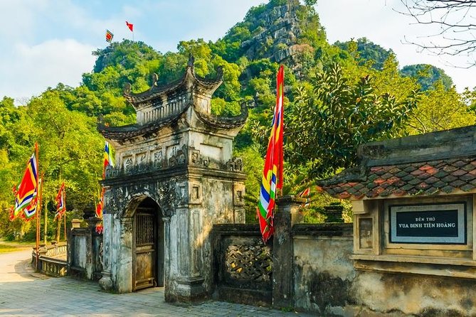Ninh Binh Full Day Tour From Hanoi With Customized Attractions - Tam Coc after lunch: sampan rides and a village biking break