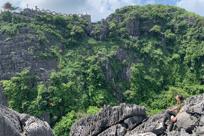 Ninh Binh Group Tour of 11 from Hanoi via Mua Cave Tam Coc Hoa Lu - Vietnamese Lunch Stop: Simple, Local, and Timed Well