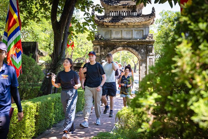 Ninh Binh Highlights Tour - Hoa Lu, Trang An And Mua Cave - Mua Cave stairs and the 360-degree summit view: pacing and safety