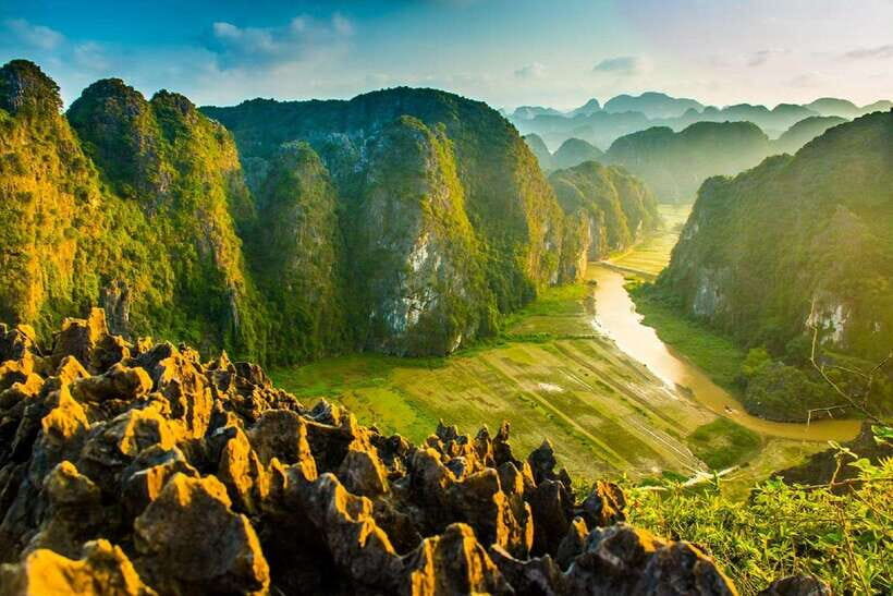 Ninh Binh: Hoa Lu, Bich Dong, Trang An& Mua Cave Small Group - Mua Cave and the 500 Steps to Dragon Mountain