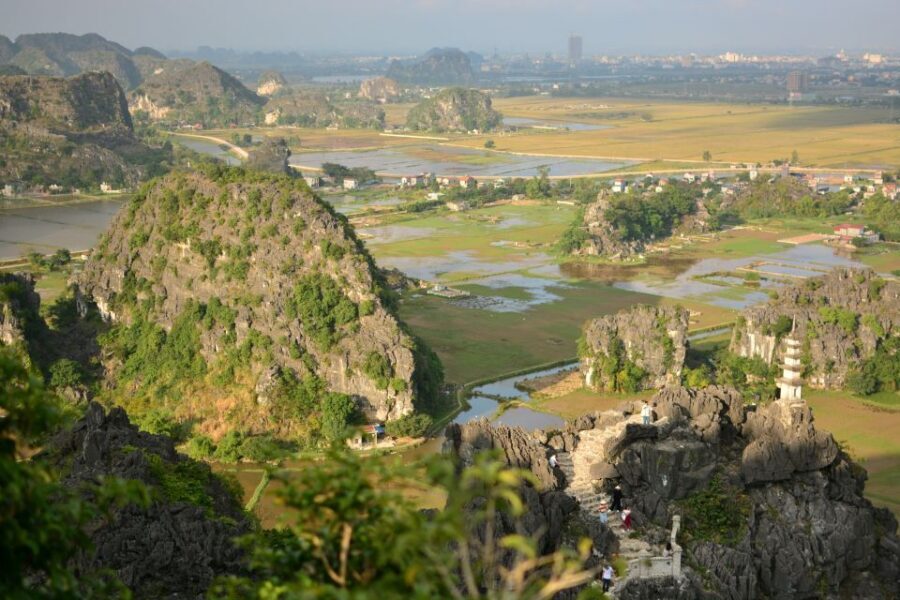 Ninh Binh: Hoa Lu, Mua Cave, and Trang An Tour and Boat Ride - Lunch break at a local Vietnamese buffet: good fuel, not guaranteed a highlight