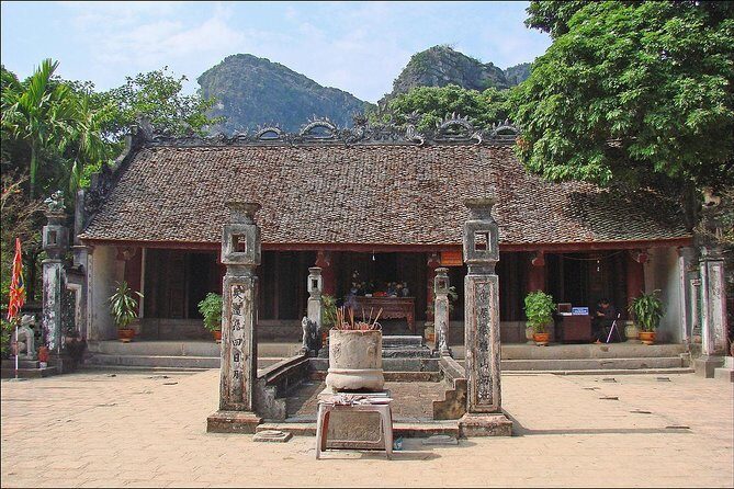Ninh Binh - Hoa Lu - Mua Cave - Tam Coc 1 Day Tour - Stop 1: Hoa Lu Temples of the Dinh & Le Dynasties