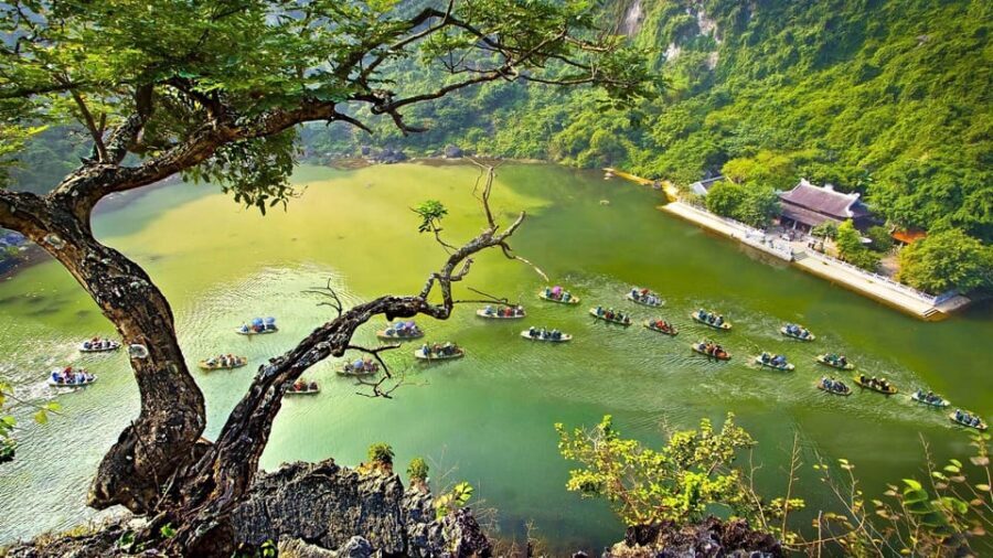 Ninh Binh: Hoa Lu Tam Coc Hang Mua on Limousine and Cycling - Tam Coc by boat on the Ngo Dong: why it’s called Halong Bay on land