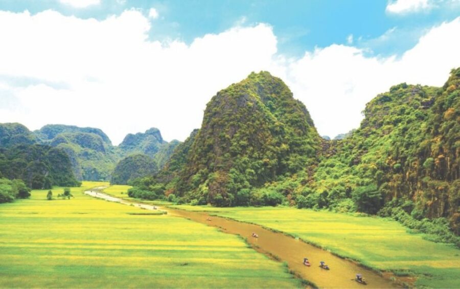 Ninh Binh - Hoa Lu - Tam Coc - Mua Caves & Buffet Lunch - Why Hoa Lư, Tam Cốc, and Mua Cave work as one day