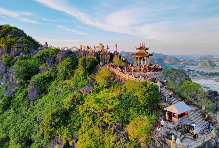 Ninh Binh: Hoa Lu, Trang An and Mua Cave Full-Day Trip - A Garden Buffet Lunch That Actually Feels Like a Break