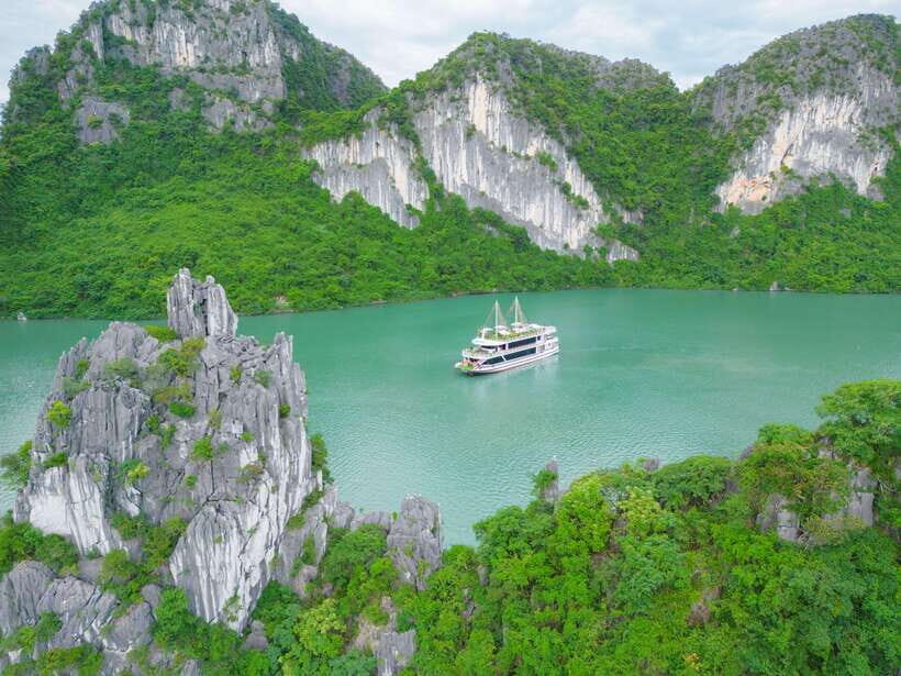Ninh Binh: Luxury Day Cruise to Stunning Ha Long Bay + Lunch - The Ninh Binh to Halong Bay grind: yes, it’s long