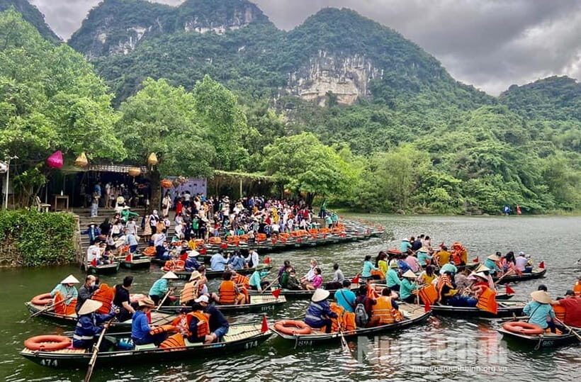 Ninh Binh: Mua Cave Hike, Trang An Boat & Village Bike Tour - Getting to Trang An: pickup, timing, and what to pack