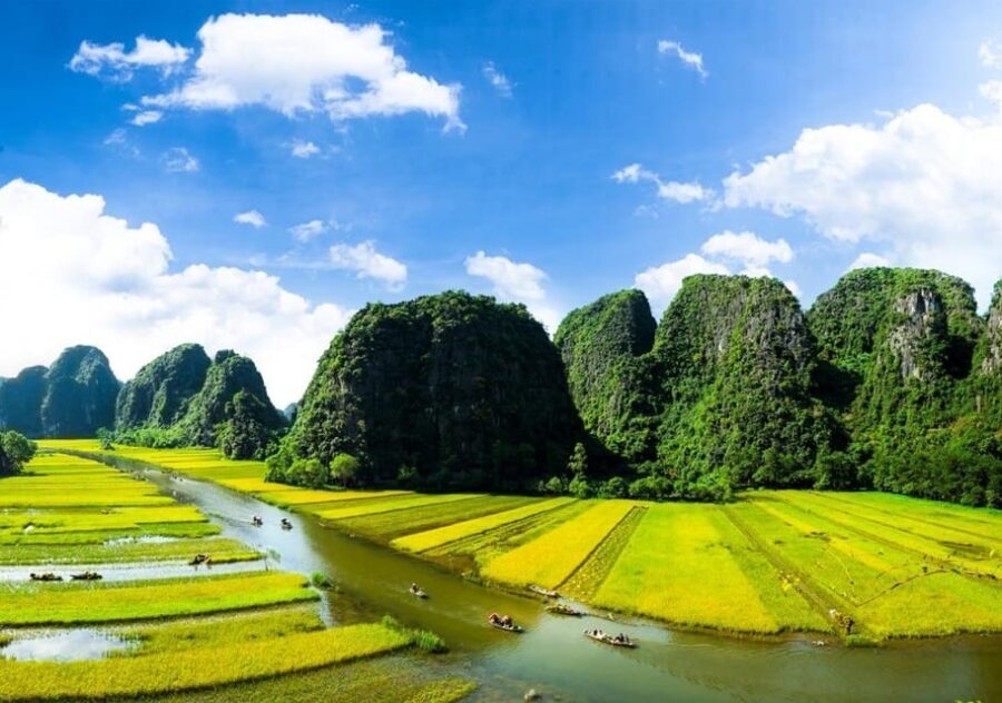 Ninh Binh Private Tour: Tam Coc, Bich Dong and Thung Nham - The optional 30-minute cycling stop: local life at a human pace