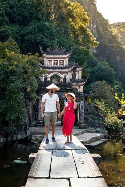 Ninh Binh Private Tour: Tam Coc, Bich Dong and Thung Nham - Tam Coc boat cruise: caves, karsts, and rice fields you’ll remember