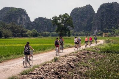 Ninh Binh Private VIP Tour - Stop 1: Hoa Lu temples of the Dinh & Le Dynasties