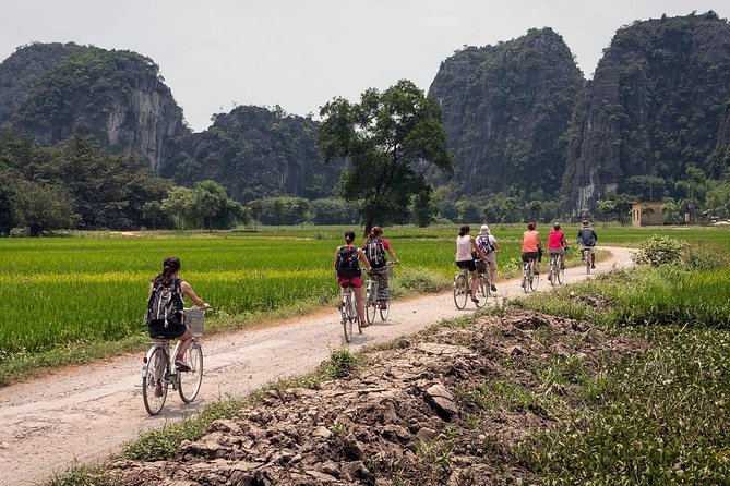 Ninh Binh Private VIP Tour - Stop 1: Hoa Lu temples of the Dinh & Le Dynasties