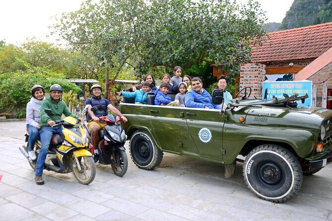 Ninh Binh Sunset Motobike Tour : Mua Cave & Hoa Lu Ancient Town - Stop 2: Mua Caves Trek to Ngoa Long Mountain for Sunset