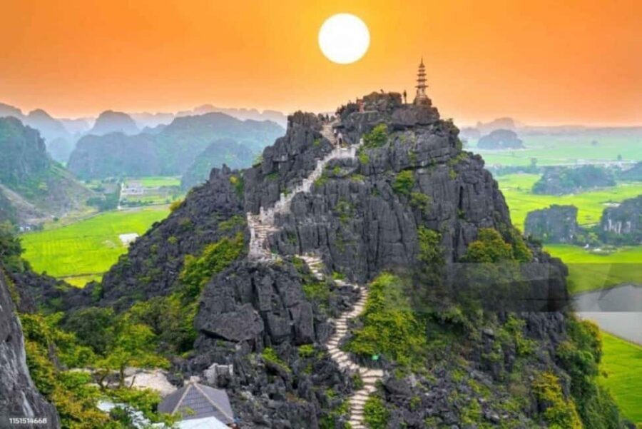 Ninh Binh: Trang An Boat Ride, Hoa Lu & Mua Cave Sunset - Lunch in Ninh Binh: Local Dishes Plus a Chance to Reset