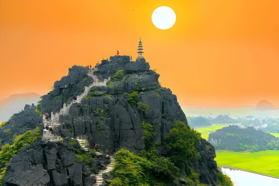 Ninh Binh - Trang An - Mua Cave Day Trip with All-inclusive - Buffet lunch: local flavors, goat meat, and a vegetarian option