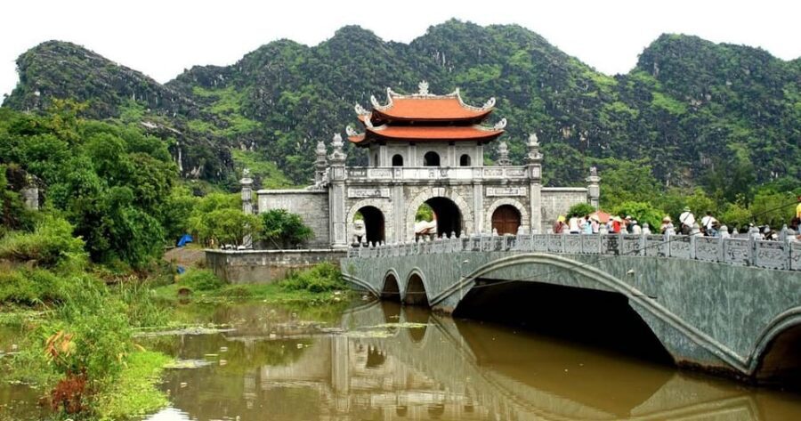 Ninh Binh - Trang An - Mua Cave Day Trip with All-inclusive - Trang An bamboo boat through caves: the 2-hour centerpiece