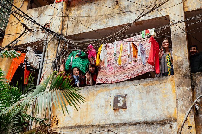 Off the Beaten Track in Hanoi: Private City Tour - Stop 1: Ferry to Đảo Tuần Châu Island and a lively park break