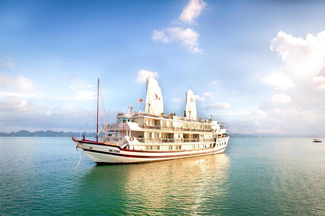 (Official) Signature Royal Cruise - 02 days 01 night program - Getting there and timing: the meeting point and the return window