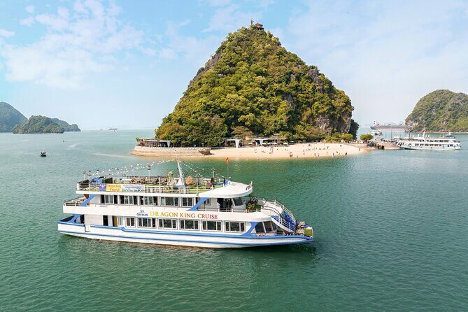 One Day Deluxe Boat Trip in Ha Long Bay - Lunch cruising past limestone islets: why this mid-day timing works