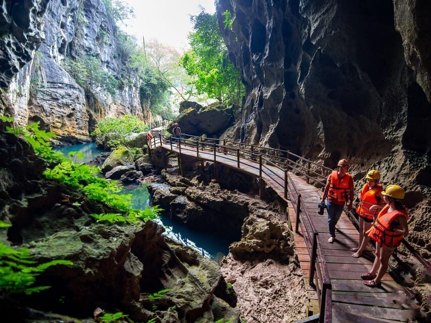 Phong Nha/Dong Hoi: Phong Nha Cave and Zipline in Dark Cave - The transition to Phong Nha Cave: why the dragon boat part feels special