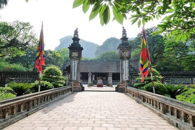 Premium Hoa lu - Trang An - Mua Cave with Buffet Lunch from Hanoi - Stop 2: Trang An grottoes by boat at the World Heritage site