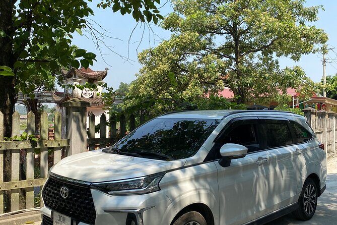 PRIVATE 4 seats - Hanoi Airport Transfer; Arrival or Departure - The car ride into Hanoi: 45 minutes of traffic reality