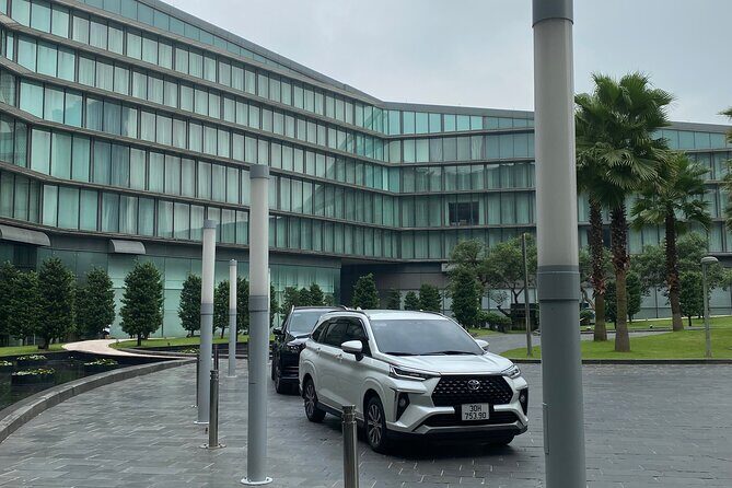 PRIVATE 4 seats - Hanoi Airport Transfer; Arrival or Departure - Drop-off from the Old Quarter: being found at the meeting point