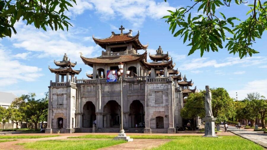 Private Car/Bus Renting Hanoi - Ninh Binh - Halong - Sapa... - Van Long Natural Reserve: boat ride through reed fields and a natural water cave