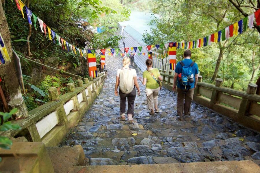 Private Car/Bus Renting Hanoi - Ninh Binh - Halong - Sapa... - Lunch in a local restaurant before the climb