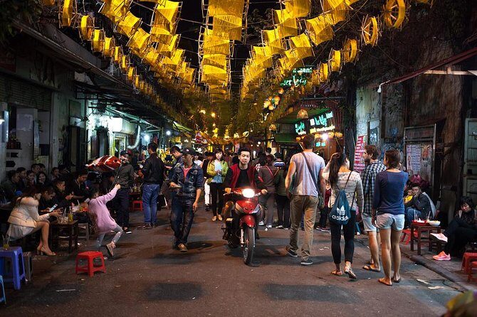 Private Evening Walking Tour - Cyclo & Water Puppet Show in Hanoi Old Quarter - Why Hanoi at night makes sense for a 3.5-hour private tour