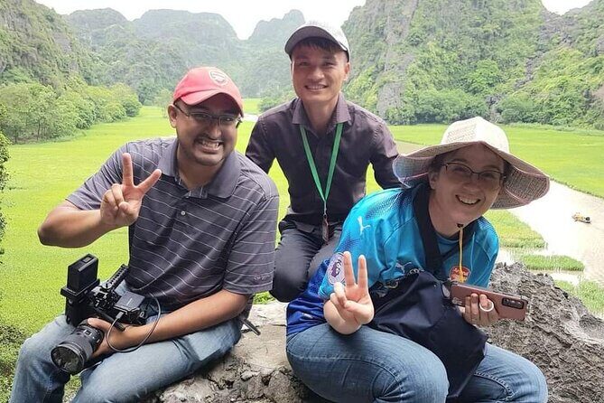 Private Guide In and Around Hanoi: Custom Tour: Departure Anytime - Long Bien Bridge for big views, then Dong Xuan Market for real shopping energy