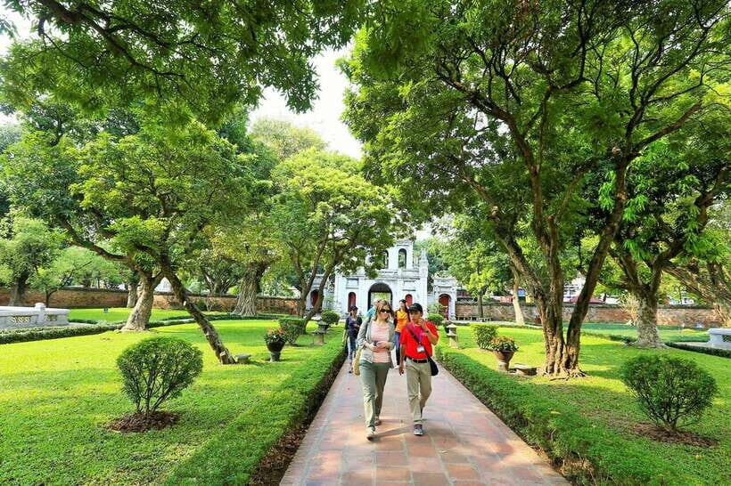 Private Hanoi: Crowd-free Morning Highlights - Hoan Kiem Lake: The Huc Bridge and Ngoc Son Temple