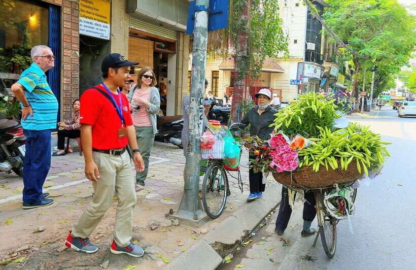 Private Hanoi: Crowd-free Morning Highlights - Lunch pho and the small-but-smart food choices