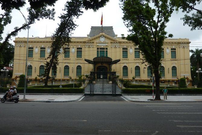 Private Hanoi Food Walking Tour of the French Quarter - Hanoi Opera House: 1911 French Architecture in Plain View